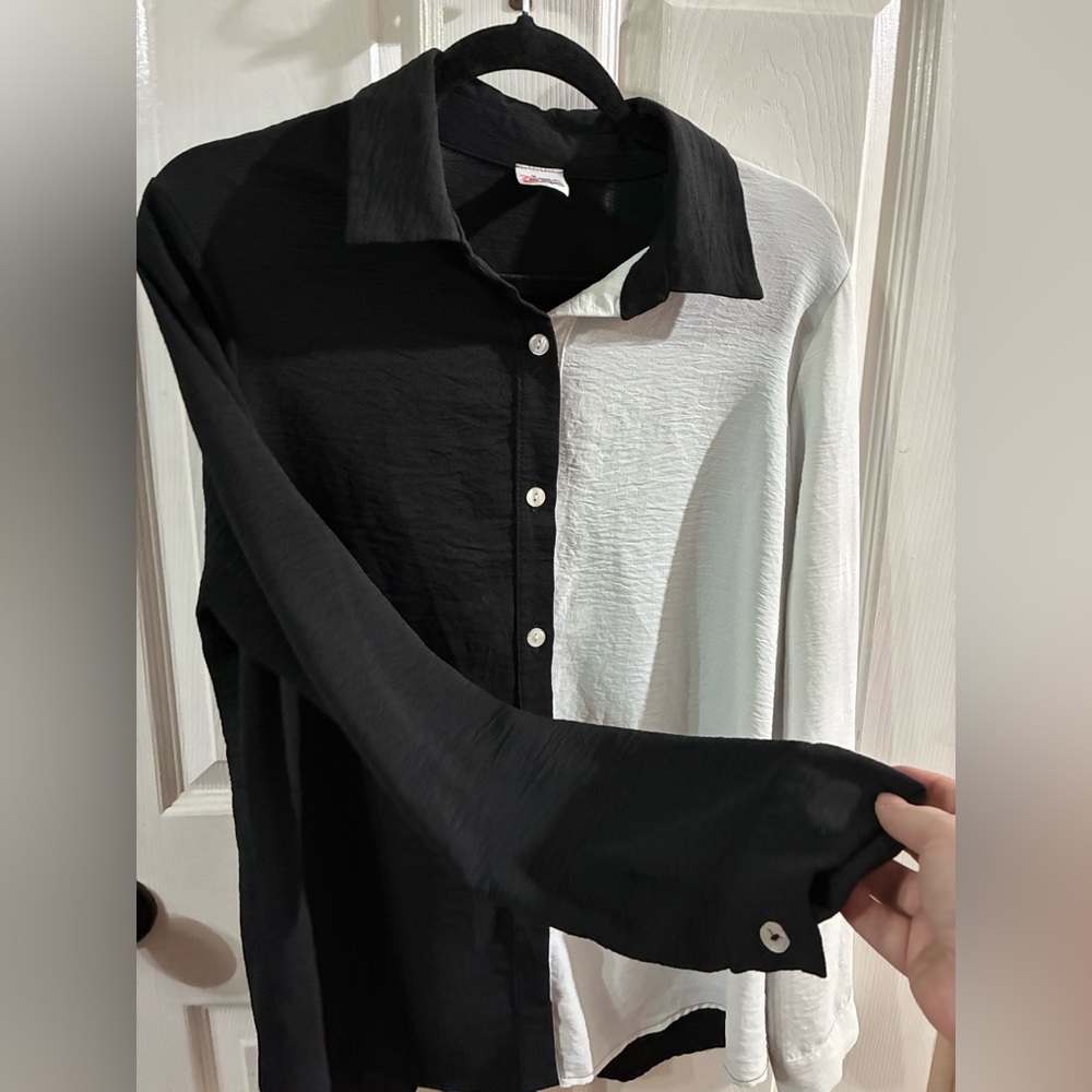 Women’s Large Black and White Button Up Blouse - Picture 3 of 6